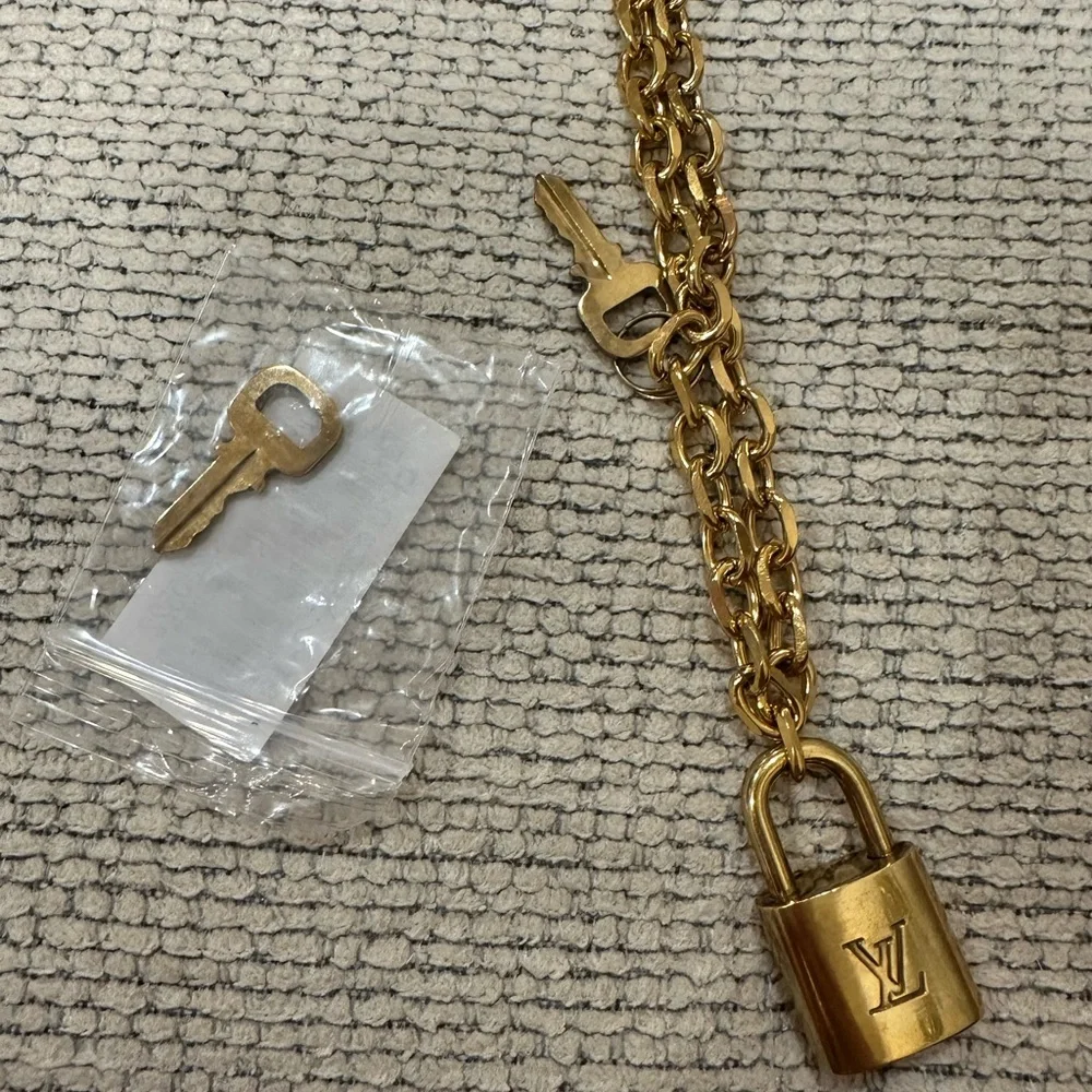 Louis Vuitton lock and key necklace - Picture 3 of 5